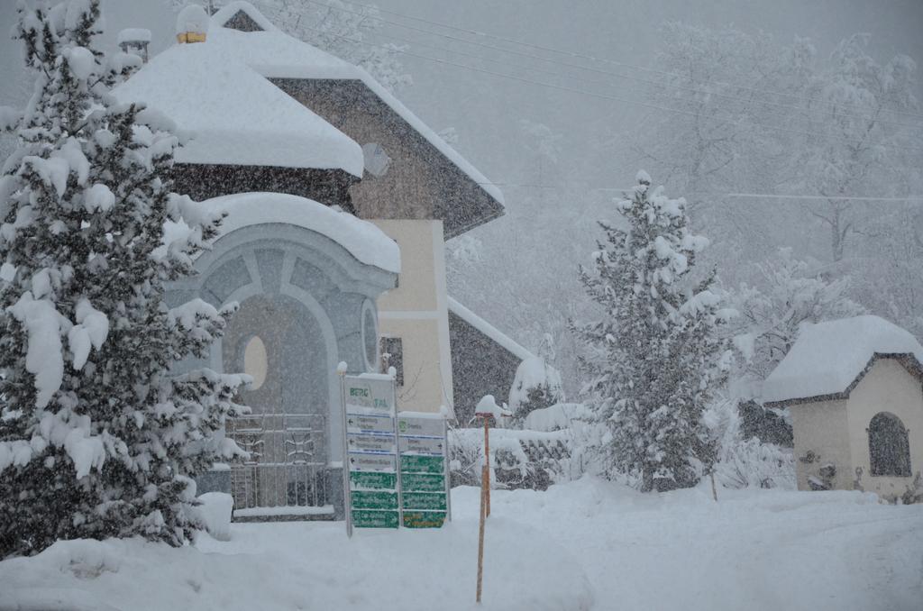 Gasthof Zur Schmiede Berg im Drautal Exterior foto